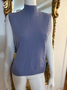 Prive 100% Cashmere Lavender Sleeveless
Turtleneck Sweater Size
Large